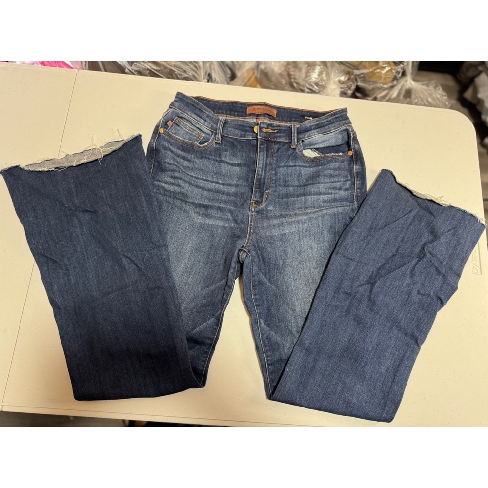 Judy Blue Flare Jeans Womens 11/30 Blue Mid Rise Stretch Raw Hem Boho Denim k - Picture 1 of 5